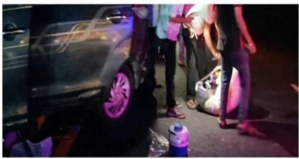 महाकाल दर्शन से लौट रहे परिवार की कार खंभे से टकराई, 3 की मौत