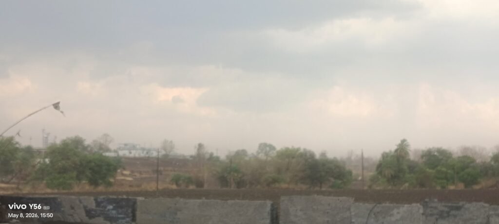 आंधी-बारिश से ग्रामीण इलाकों में बिजली व्यवस्था ध्वस्त, पेड़ गिरने से घंटों रहा अंधेरा