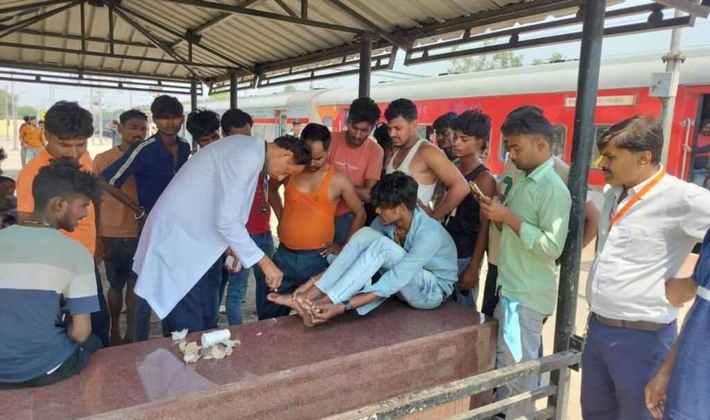 बागमती एक्सप्रेस से गिरकर यात्री घायल 