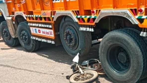 ट्रक ने रौंदा, युवक की मौत