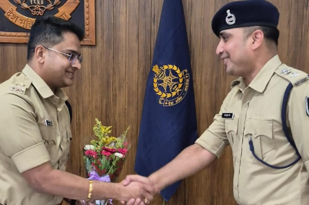 होमगार्ड जिला कमांडेंट हर्ष कुमार जैन ने एसपी आनंद कलादगी से की सौजन्य भेंट