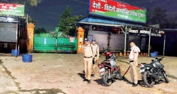 चोइथराम चौराहे पर शराब दुकान के बाहर बवाल, पथरावः 4 घायल