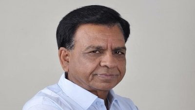 उप मुख्यमंत्री देवड़ा ने त्यागी पायलट और फॉलो वाहन सुविधा