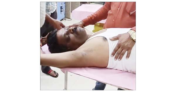 लाठियां बरसाकर युवक को किया घायल