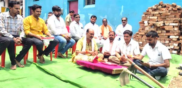 भगत सिंह नगर में विकास की नई सुबह: 9 लाख की लागत से बनने वाली सीसी सड़क का भूमिपूजन
