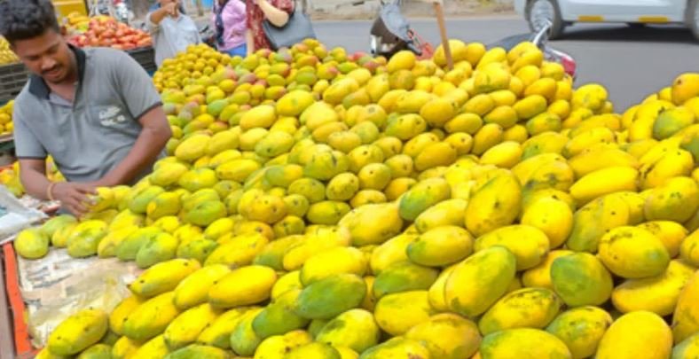 नेपाल में भारतीय आमों पर लगी रोक की खबरें झूठी: सरकार ने किया स्पष्ट, व्यापार सुचारू और नियमों के तहत जारी
