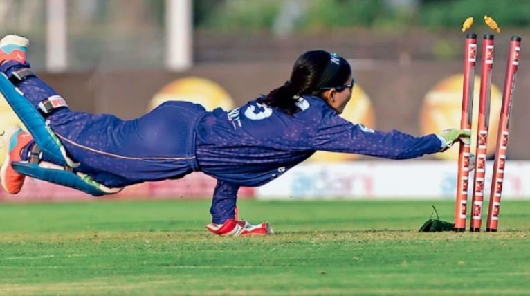 भोपाल वुल्व्स ने रॉयल निमार ईगल्स के खिलाफ शानदार जीत के साथ अपना सफर खत्म किया