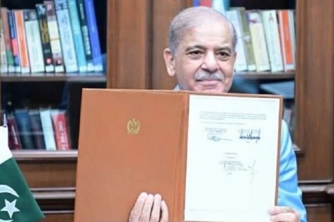 पाकिस्तान के प्रधानमंत्री शरीफ ने बतौर मध्यस्थ ‘इस्लामाबाद एमओयू’ पर किए दस्तखत