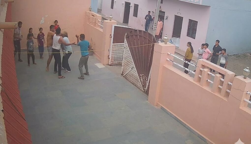 घर में सो रहे परिवार पर हमला, भाटखेड़ा गांव में महिलाओं, बच्चों और कैंसर पीडि़त को पीटा