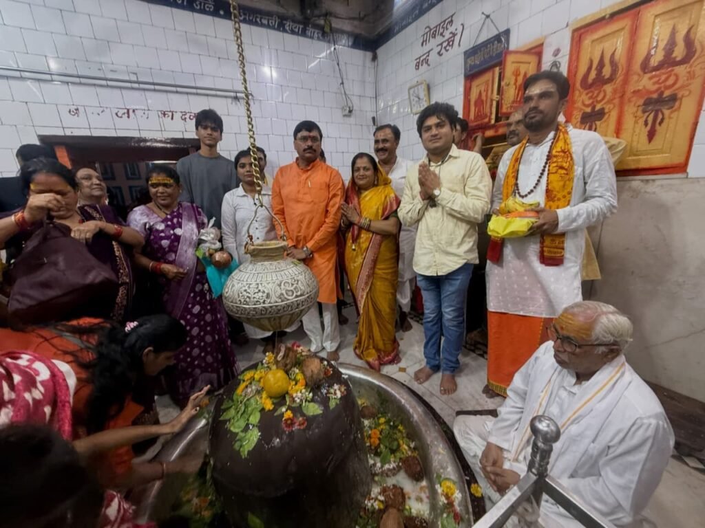 पुरुषोत्तम मास में पर्यटन मंत्री धर्मेंद्र सिंह ने बांदकपुर में किया रुद्राभिषेक,100 करोड़ के कॉरिडोर से बदलेगी धाम की तस्वीर