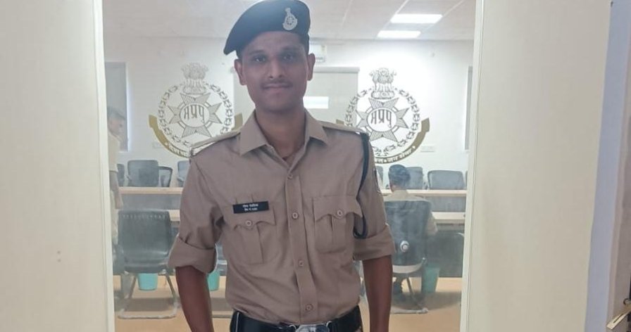 गौरव देवलिया का पुलिस आरक्षक पद पर चयन