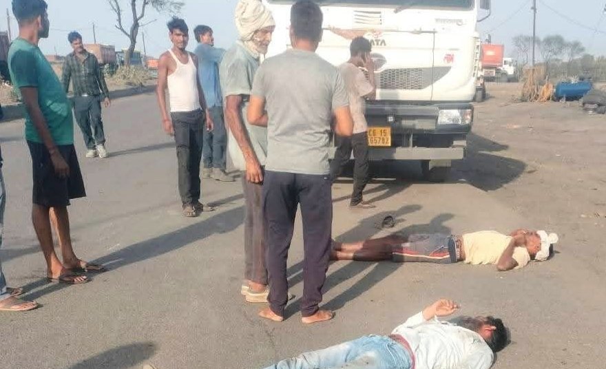 तेज रफ्तार हादसे में दो युवक गंभीर घायल
