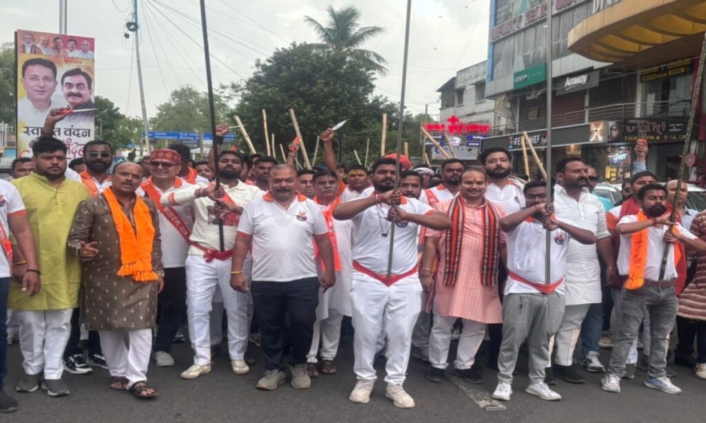 विहिप-बजंरग दल द्वारा त्रिशूल दीक्षा और शौर्य यात्रा आयोजित
