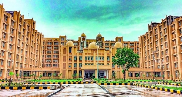 जयारोग्य हॉस्पिटल में पार्किंग वसूली का खेल बेनकाब, 50 हजार का जुर्माना लगाया