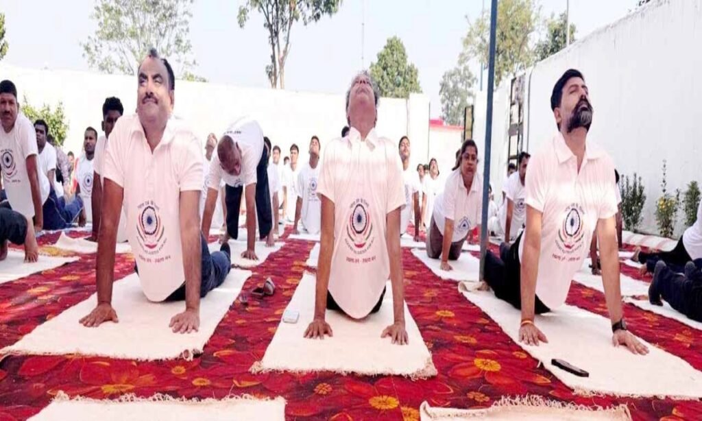 जिला जेल बैढ़न में कैदियों के लिए योग शिविर आयोजित