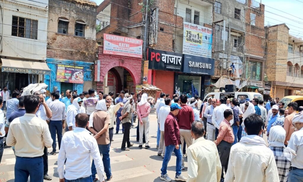 अल्टीमेटम खत्म, नगर निगम के कर्मचारियों की अनिश्चितकालीन काम बंद हड़ताल शुरू