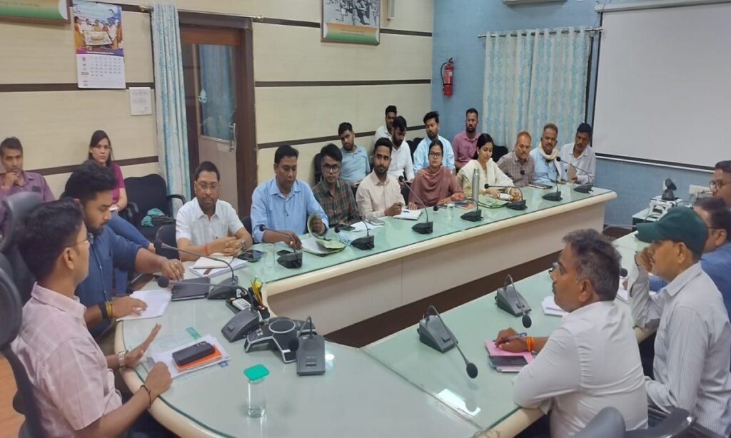 जर्जर भवनों को खाली कराएं, नालों से अतिक्रमण तत्काल हटाएं: निगमायुक्त