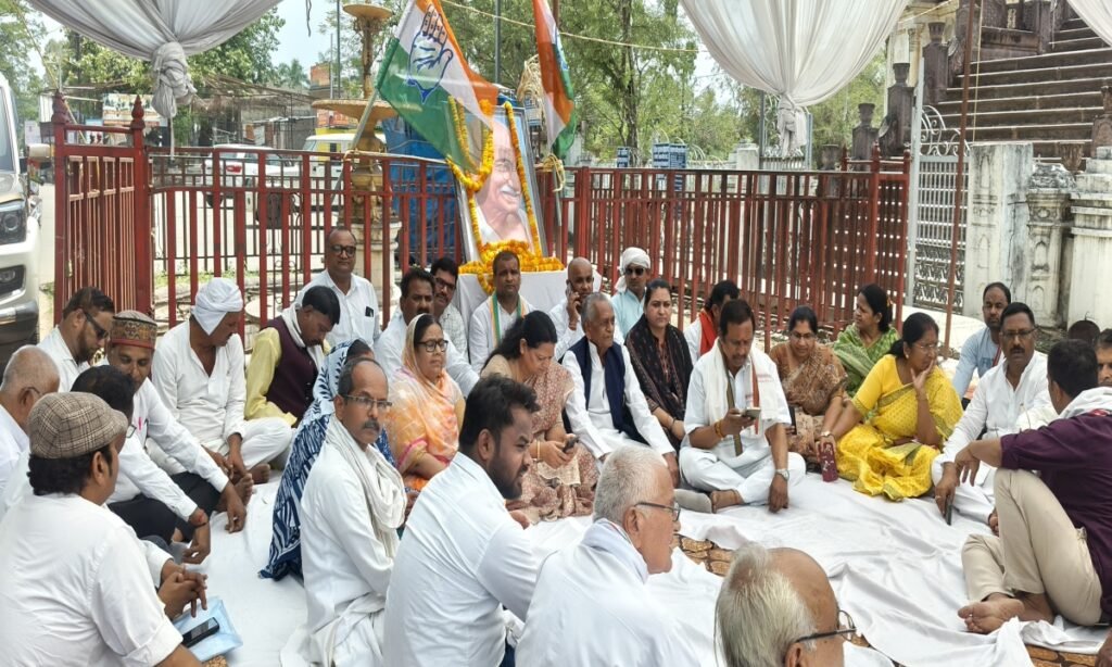 कांग्रेस के उपवास में भी नजर आई गुटबाजी