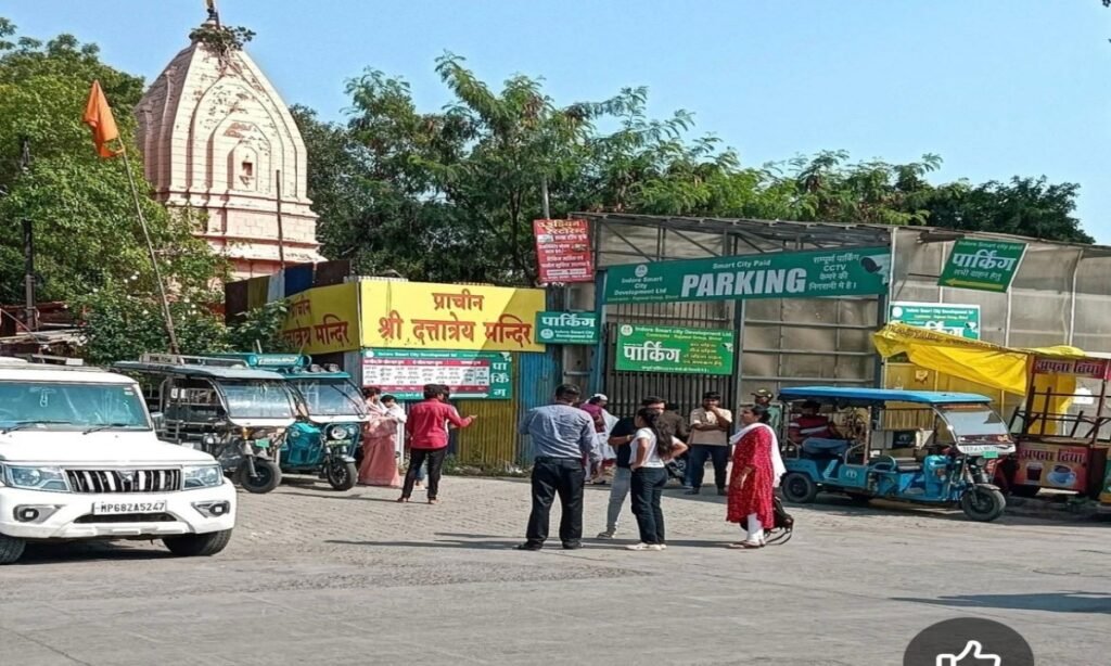 शहर में कान्ह सरस्वती नदी को सरकारी विभागों ने भी नहीं छोड़ा