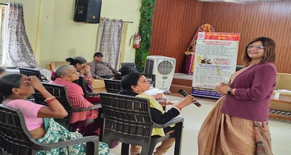 वृद्धजनों को दी विधिक अधिकारों की जानकारी