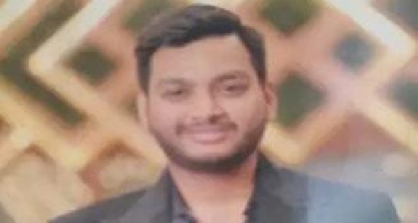बैटरी व्यापारी का शव ऑफिस में मिला, सिर में लगी गोली