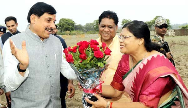 विधायक गंगा उइके ने CM डॉ यादव से की मुलाकात; चिचोली ब्लॉक की 6 सड़कों को जल्द स्वीकृति देने की मांग