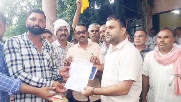 100% मूंग खरीदी को लेकर किसानों का पैदल मार्च और धरना, सोमवार को डेरा डालो आंदोलन की चेतावनी