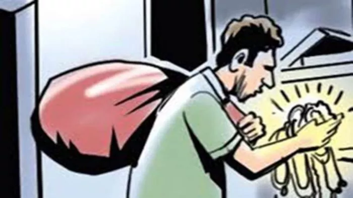 सूने घर का ताला तोड़ कर चोरों ने पार किया लखों का माल
