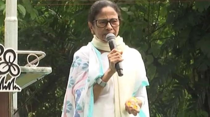 जरूरत पड़ी तो दिल्ली जाकर कॉकरोच जनता पार्टी के प्रदर्शन का समर्थन करूंगी, ममता बनर्जी का बड़ा राजनीतिक ऐलान