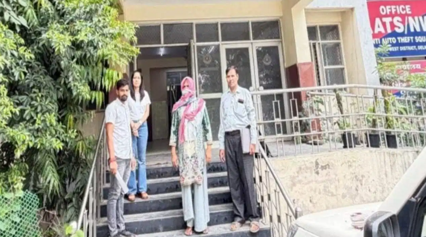 दिल्ली में ट्रांसजेंडर का वेष बदलकर रह रहा अवैध बंगलादेशी नागरिक गिरफ्तार