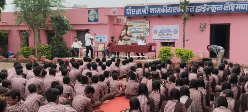 लक्ष्मण कुटी स्कूल में जागरूकता कार्यक्रम, रैली निकालकर दिलाई गई नशा मुक्ति की शपथ