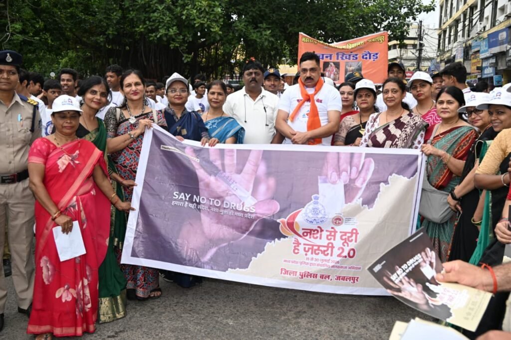 नशे से दूरी, है जरूरी का संदेश देते हुए निकली रैली