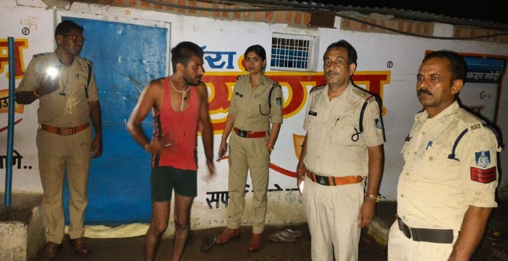 अपराध नियंत्रण हेतु दमोह पुलिस की रात्रिकालीन कॉम्बिंग गश्त की कार्यवाही- वारंटियों की धरपकड़,असमाजिक तत्वों पर प्रभावी कार्यवाही