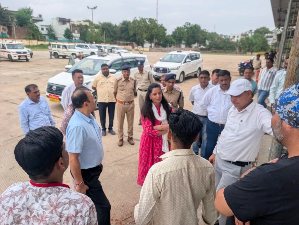 मुख्यमंत्री के दौरे की तैयारियां तेज, कलेक्टर-एसपी ने सभा स्थल, हेलीपैड और आजाद कुटिया का किया निरीक्षण