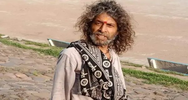 घर की पहली मंजिल पर मिला कारखाना संचालक का खून से सना शव, हत्या की आशंका