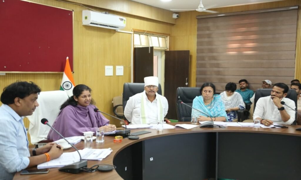 सागर स्मार्ट सिटी में बदलाव की तैयारी: कटरा बाजार की यातायात व्यवस्था सुधरेगी, डिफाल्टर डेयरी संचालकों के आवंटन होंगे निरस्त