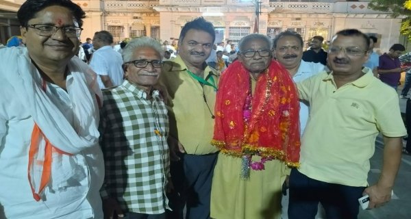 बराबर मत आने पर पर्ची में जीते सुरेन्द्र अग्रवाल