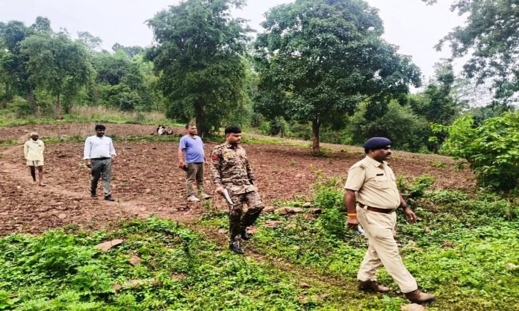 अर्द्धविक्षिप्त युवती का मिला फांसी पर लटकता शव