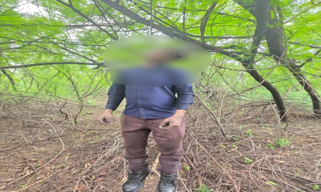 फांसी के फंदे पर लटकता मिला लापता श्रमिक का शव