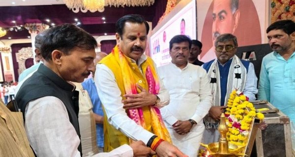 पंडित नेहरू ने जम्मू-कश्मीर को भारत से अलग करने का षड़यंत्र किया था : डॉ. महेन्द्र सिंह