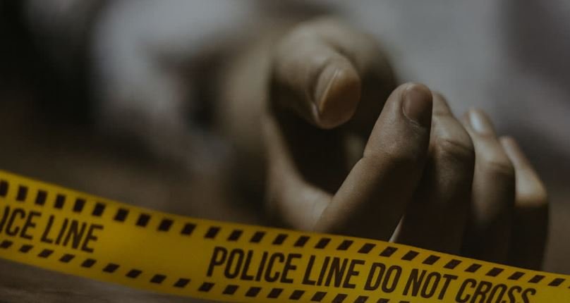 बांग्लादेश के रंगपुर शहर में एक सेवानिवृत्त हिंदू शिक्षक और उनके परिवार के तीन सदस्यों की निर्मम हत्या से सनसनी फैल गई है