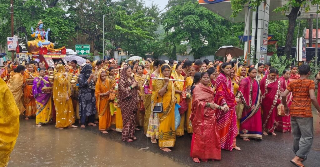 बारिश को हराकर निकली समस्त असाटी समाज दमोह की विशाल कावड़ यात्रा, श्री देव जटाशंकर धाम में किया जलाभिषेक
