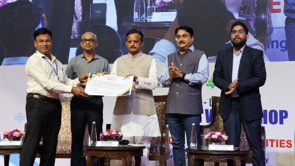 डिजिटल स्वास्थ्य सेवाओं से अंतिम छोर के व्यक्ति तक उन्नत स्वास्थ्य सेवाओं की सहज पहुंच होगी सुनिश्चित : उप मुख्यमंत्री शुक्ल