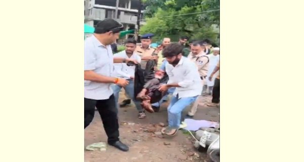 तेज रफ्तार बस लिंबोदी गेट के पास पेड़ से टकराई, 6 यात्री घायल