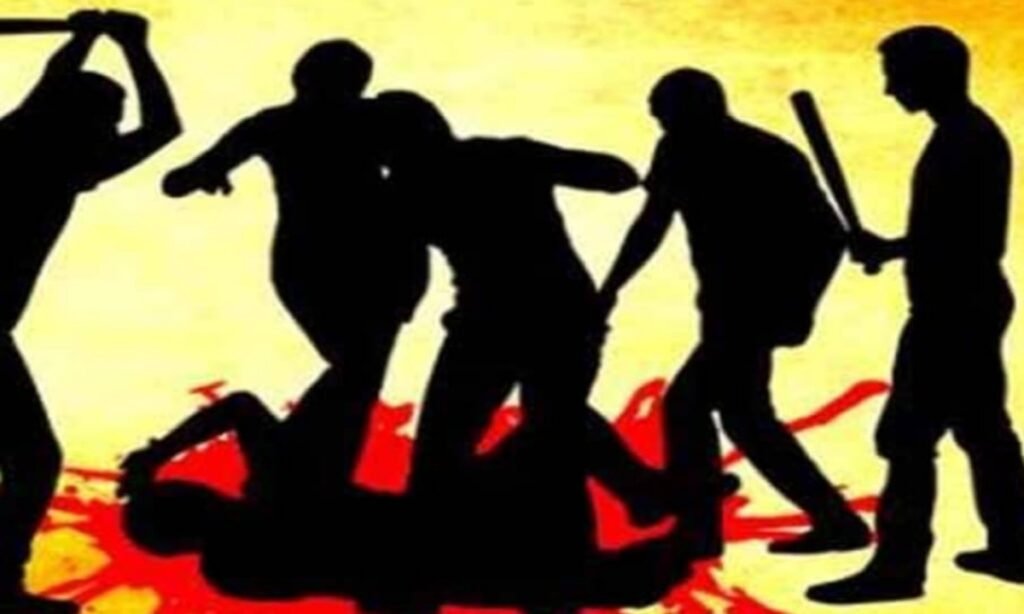 प्रॉपर्टी विवाद: कोर्ट से लौट रहे अधिवक्ताओं पर हमला