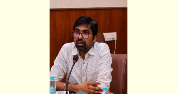 वरिष्ठ रेल मंडल वाणिज्य प्रबंधक शशांक गुप्ता से नवभारत की खास बातचीत