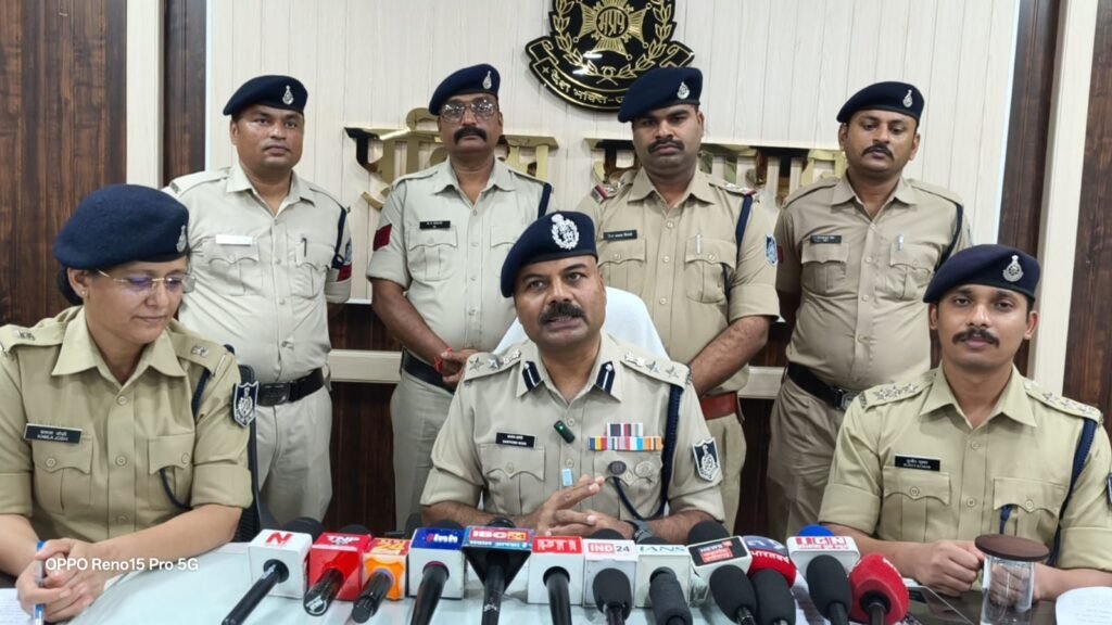प्रधान आरक्षक की हत्या कर फरार हुआ आरोपी पति मुंबई के निकट से गिरफ्तार
