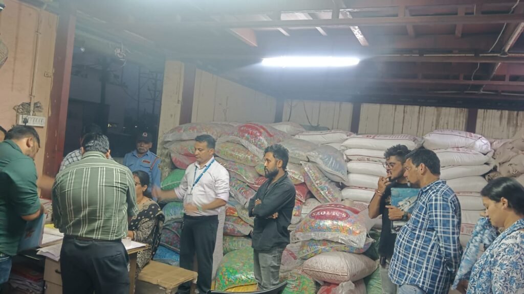 चॉकलेट फैक्ट्री में सीमा से ज्यादा मिला शक्कर का स्टॉक