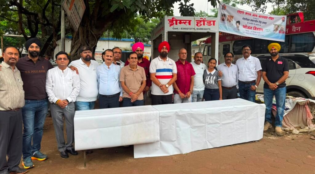 रोटरी क्लब ऑफ रॉयल ने अस्पताल में किया भोजन वितरण