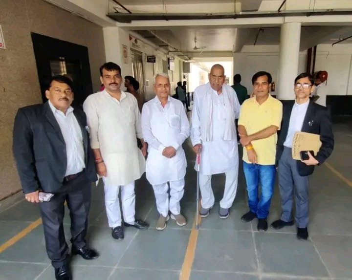 पूर्व सांसद सहित कई कांग्रेस नेता कोर्ट में पेश हुए